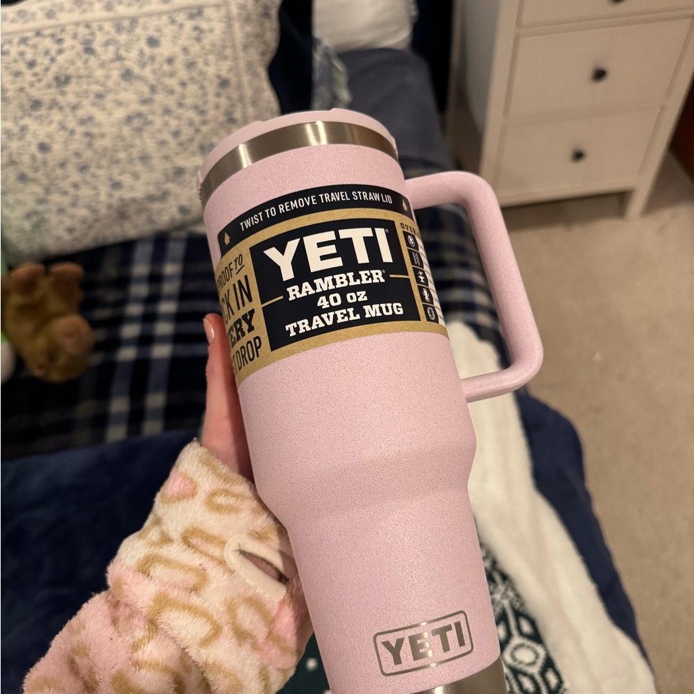NEW YETI Rambler 40 oz Travel Mug in Cherry Blossom